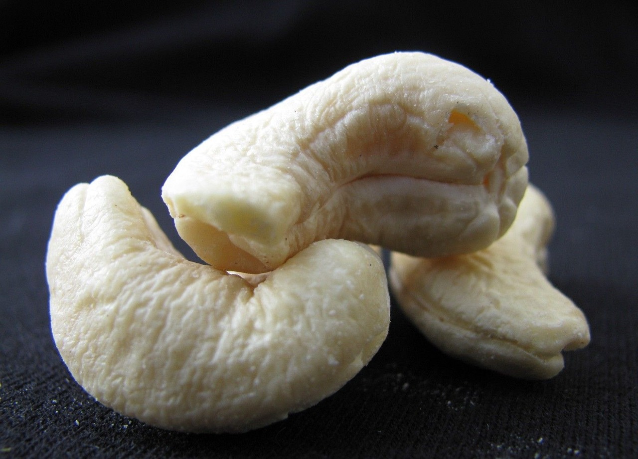Jungle Kernels Premium Whole Cashews - Image 2